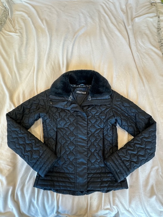 Marmot Jackets & Blazers - Marmot Women's Chelsea Quilted Puffer Jacket with Faux Fur Collar